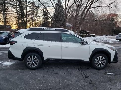 Used 2025 Subaru Outback Premium image 2