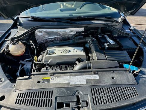 Used 2017 Volkswagen Tiguan S image 28