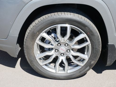 Used 2024 GMC Terrain Denali w/ Denali Premium Package AWD/4WD image 4