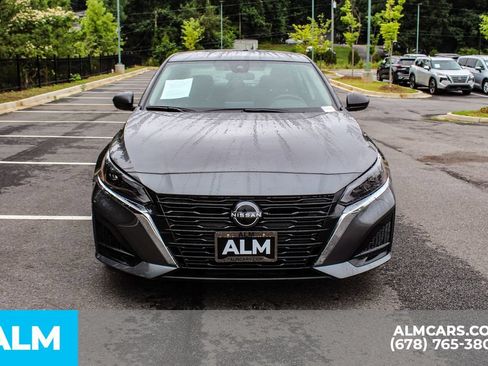 Used 2025 Nissan Altima 2.5 SV FWD image 9
