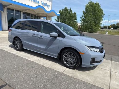 New 2026 Honda Odyssey Touring image 2