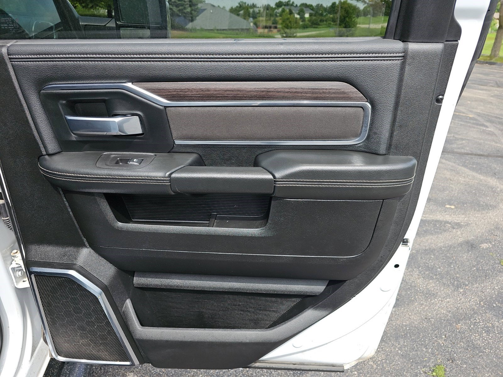 Used 2025 RAM 2500 Laramie AWD/4WD image 16