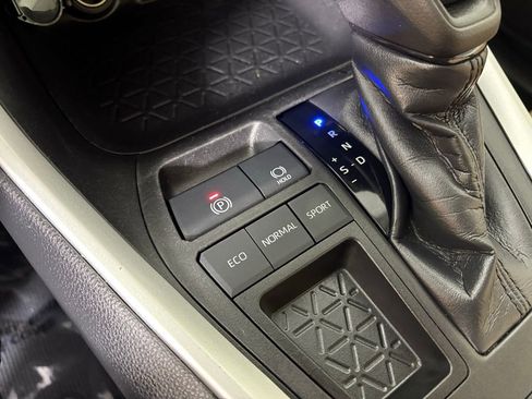 Used 2021 Toyota RAV4 XLE image 31