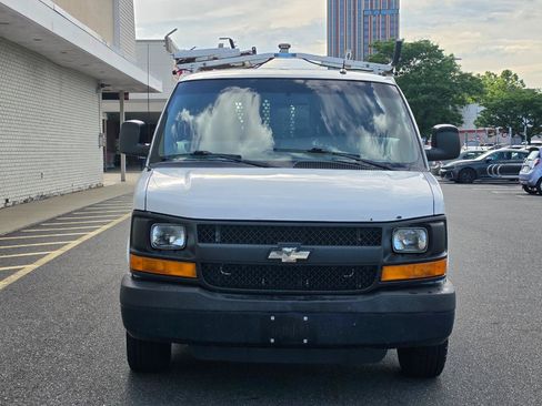 Used 2015 Chevrolet Express 2500 RWD image 2