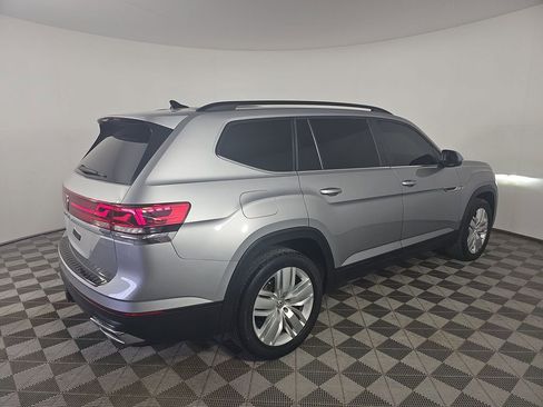 Used 2024 Volkswagen Atlas SE FWD image 2