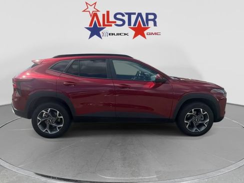 Used 2025 Chevrolet Trax LT FWD image 8