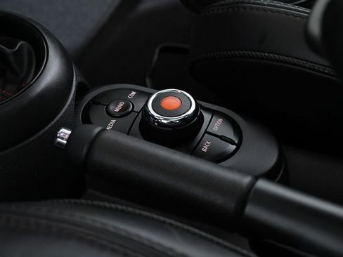 Used 2019 MINI Cooper S w/ Premium Package image 21