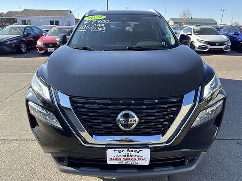 Used 2021 Nissan Rogue SV w/ Premium Package image 12