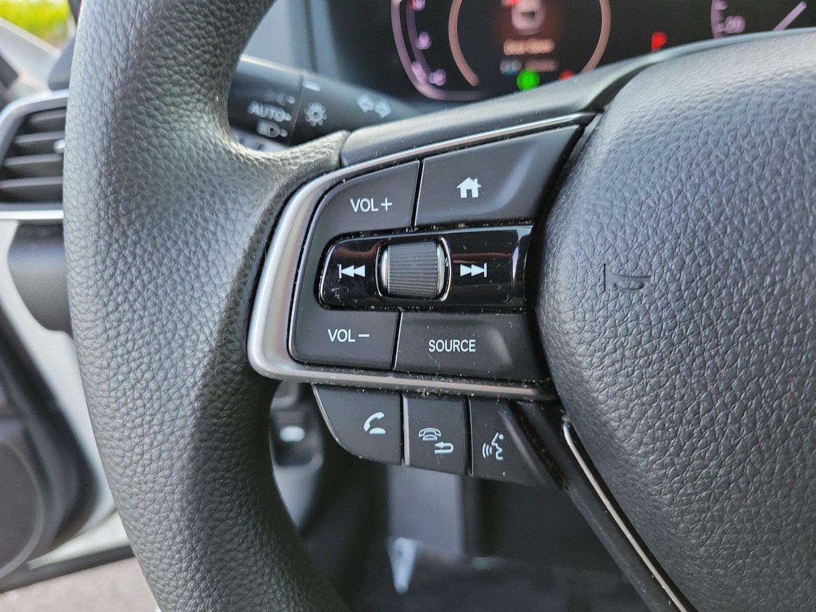 Used 2018 Honda Accord LX image 18