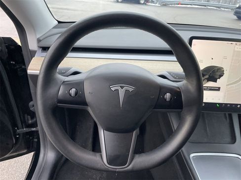 Used 2021 Tesla Model Y Long Range image 16