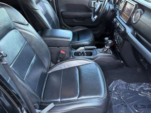 Used 2018 Jeep Wrangler Unlimited Sahara AWD/4WD image 27