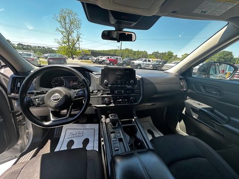 Used 2023 Nissan Pathfinder S FWD image 7