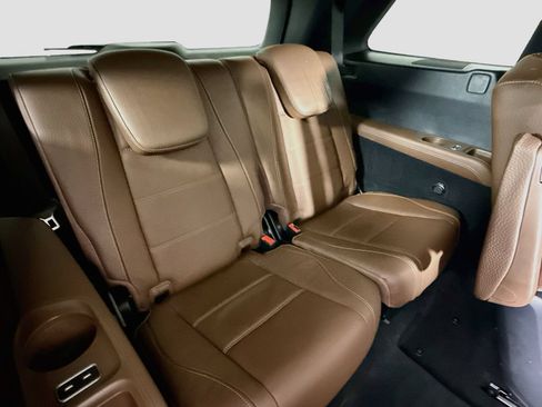 Used 2025 Mercedes-Benz GLS 450 4MATIC w/ AMG Line Exterior image 29