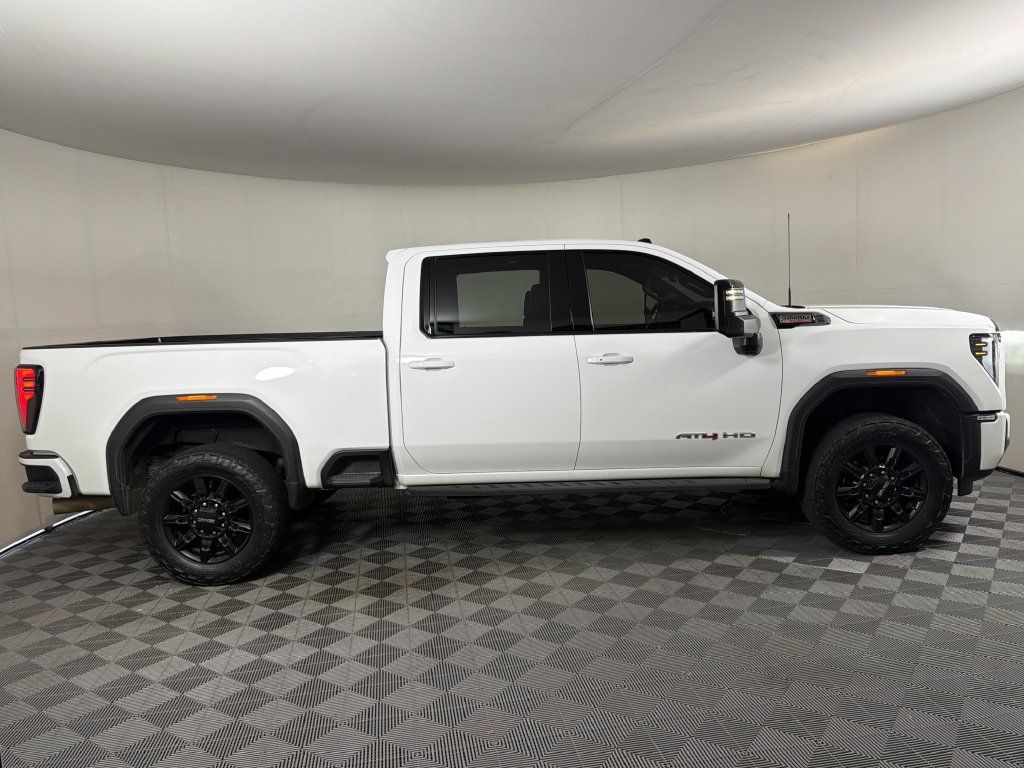 Used 2024 GMC Sierra 2500 AT4 w/ AT4 Premium Plus Package AWD/4WD image 10