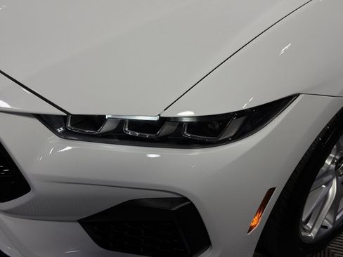 Used 2025 Ford Mustang GT Premium RWD image 13