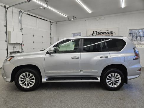 Used 2017 Lexus GX 460 image 7