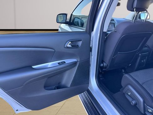 Used 2014 Dodge Journey SXT w/ Flexible Seating Group image 30