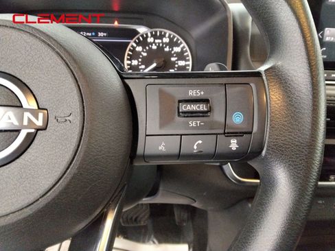 Used 2023 Nissan Rogue SV image 14