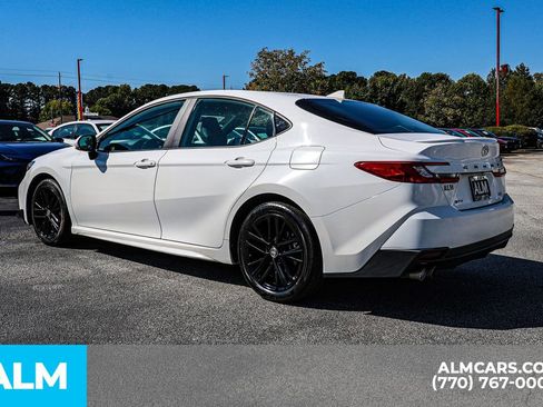Used 2025 Toyota Camry SE image 7