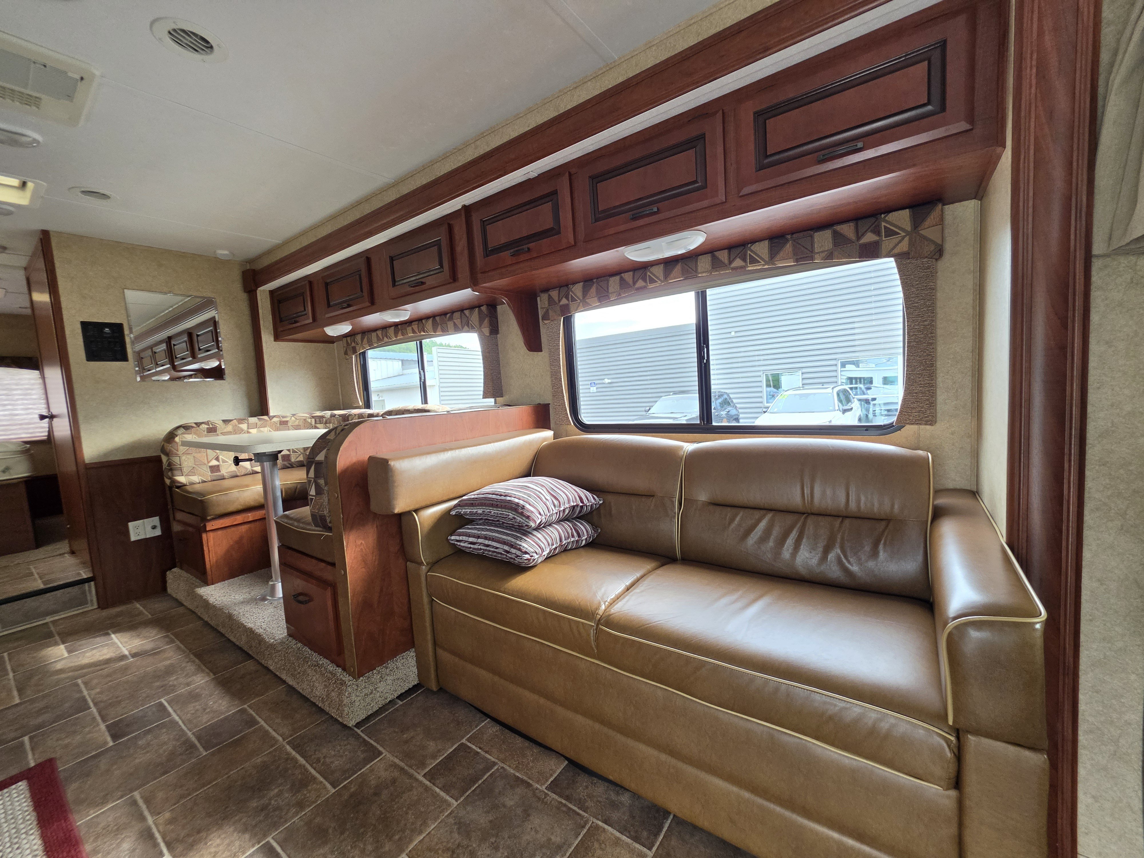 Used 2012 Ford E-450 and Econoline 450 Super Duty w/ Motorhome Prep Pkg RWD image 22