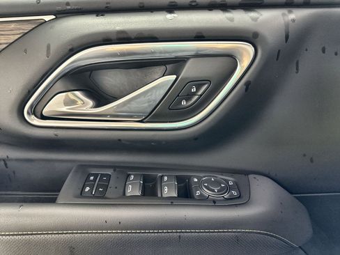 Used 2023 Chevrolet Suburban Premier image 15