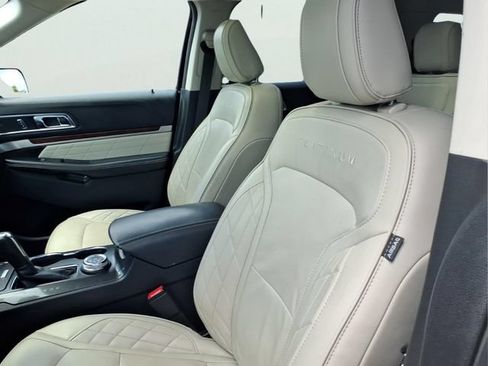 Used 2018 Ford Explorer Platinum AWD/4WD image 18
