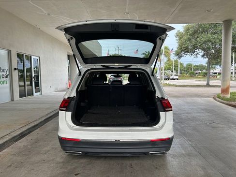Used 2021 Volkswagen Tiguan SE w/ Panoramic Sunroof Package FWD image 31
