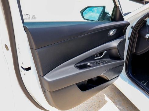 New 2026 Hyundai Elantra SE FWD image 11