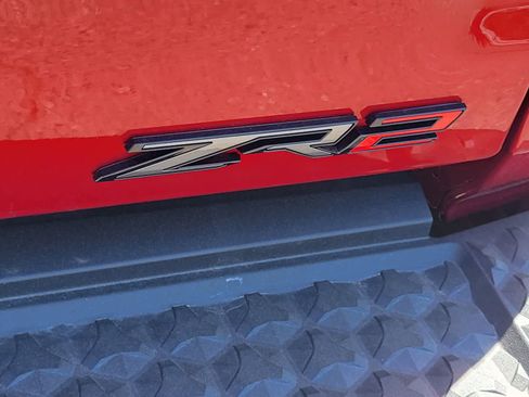 Used 2025 Chevrolet Colorado ZR2 w/ Technology Package AWD/4WD image 11