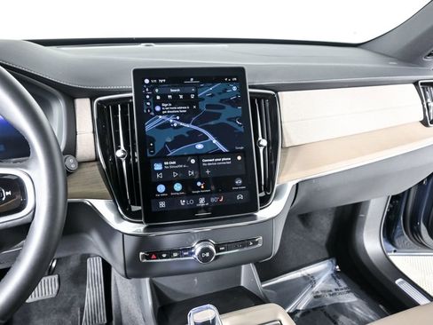 Certified 2025 Volvo XC90 B5 Core w/ Climate Package image 14