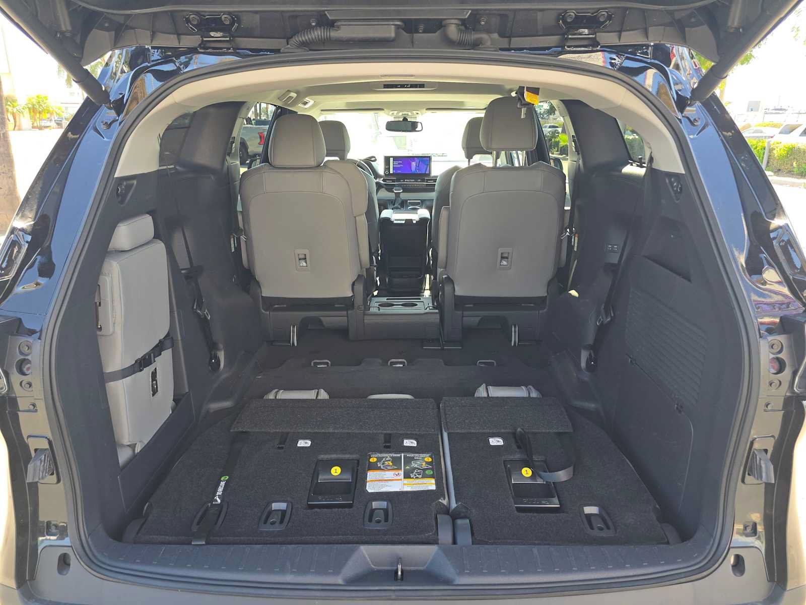Used 2026 Toyota Sienna XLE FWD image 16