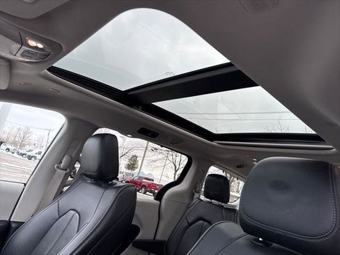 Certified 2020 Chrysler Pacifica Limited image 35