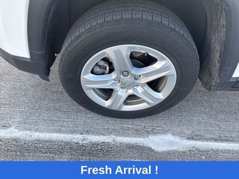 Used 2023 Jeep Compass Sport image 19