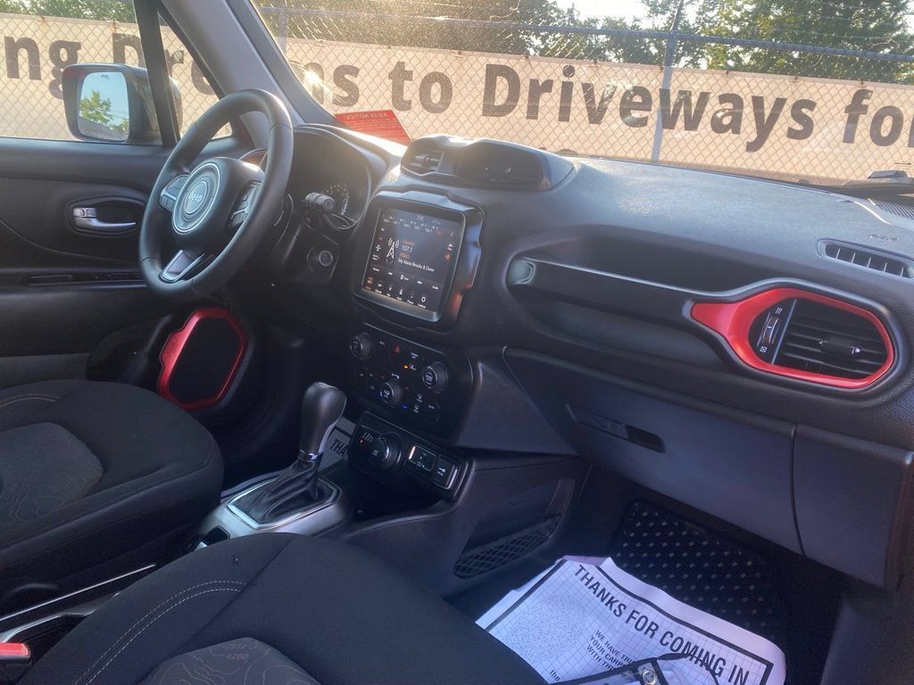 Used 2023 Jeep Renegade Latitude AWD/4WD image 17