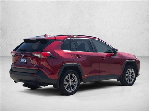 Used 2022 Toyota RAV4 XLE Premium AWD/4WD image 5