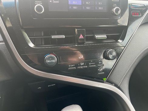 Used 2021 Toyota Camry SE image 24