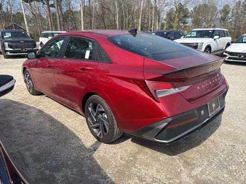 Used 2025 Hyundai Elantra Sport image 7