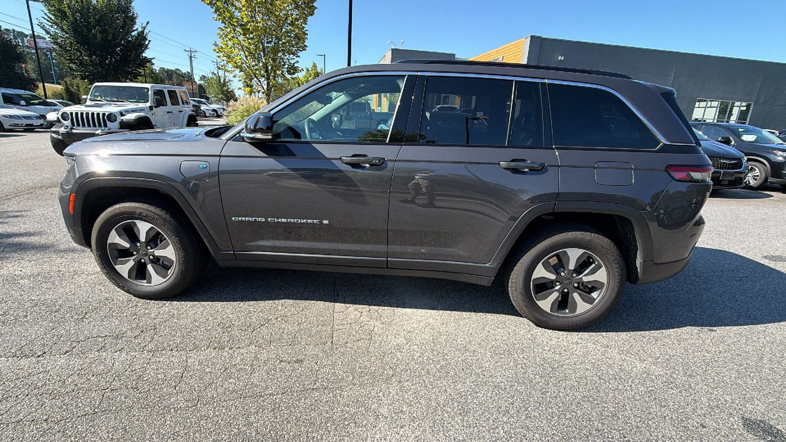 Used 2024 Jeep Grand Cherokee Limited 4xe AWD/4WD image 11
