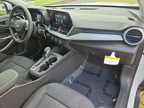 New 2026 Chevrolet Trax LS w/ LS Convenience Package FWD image 28