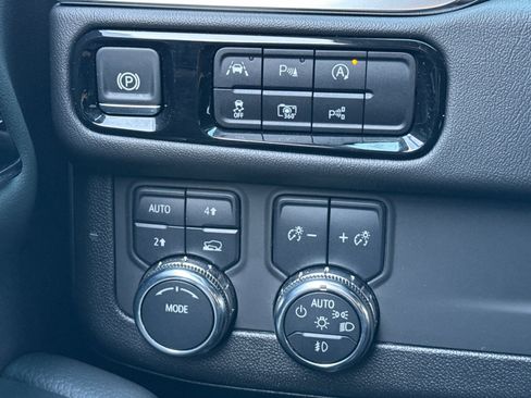 Used 2025 GMC Yukon Denali image 39