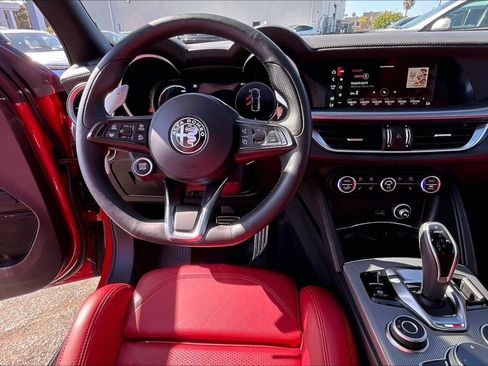 Used 2025 Alfa Romeo Stelvio Sprint AWD/4WD image 5