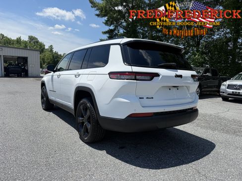 Used 2022 Jeep Grand Cherokee L Laredo AWD/4WD image 5