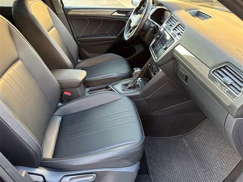 Certified 2022 Volkswagen Tiguan SE R-Line image 19
