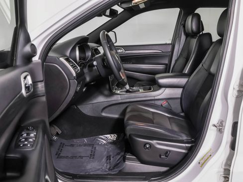 Used 2019 Jeep Grand Cherokee Altitude RWD image 6