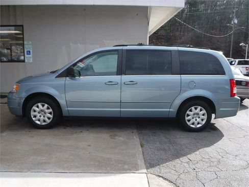 Used 2010 Chrysler Town & Country LX w/ PWR Convenience Group image 11
