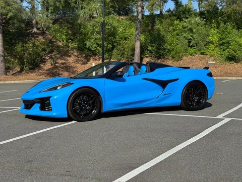 Used 2023 Chevrolet Corvette Z06 w/ Stealth Interior Trim Package RWD image 5
