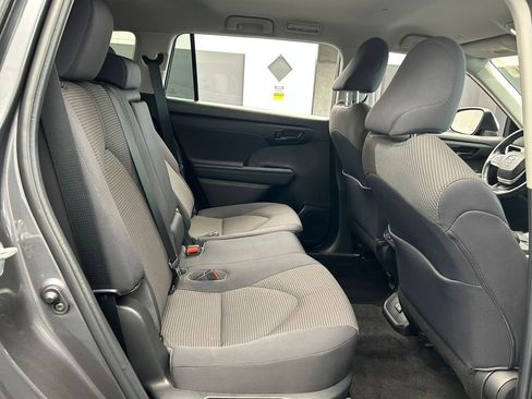 Used 2023 Toyota Highlander LE AWD/4WD image 45