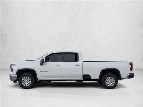 Used 2025 Chevrolet Silverado 2500 LTZ image 8