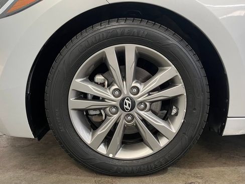 Used 2018 Hyundai Elantra SEL FWD image 11