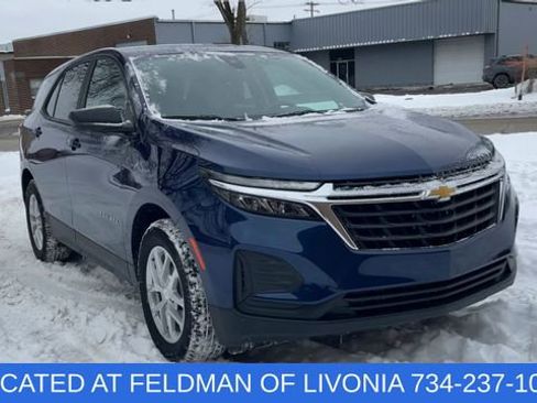 Used 2023 Chevrolet Equinox LS w/ LS Convenience Package image 2